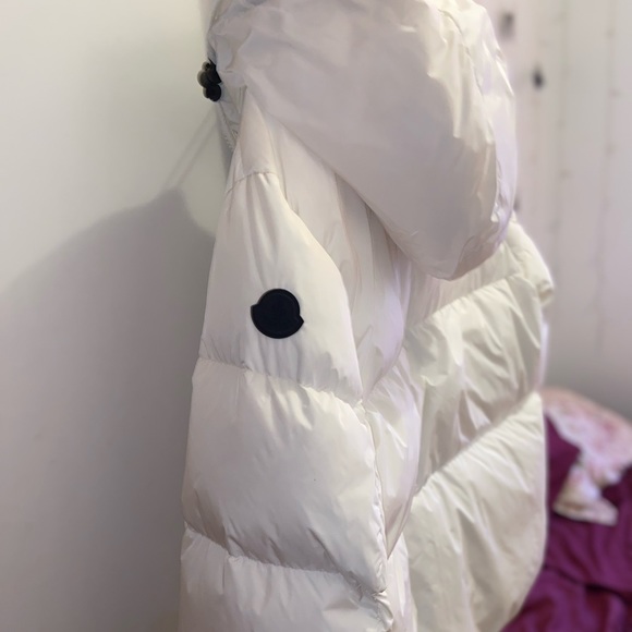 Size 4 moncler - Picture 4 of 5